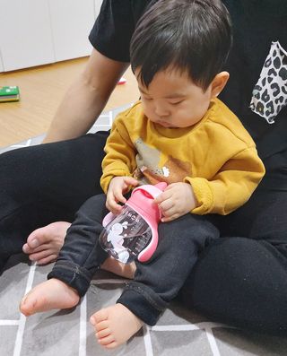 유비맘 트라이탄 코니빨대컵_컬러 랜덤 발송 — 5점을 준 리뷰어가 2020년 12월 올린 사용 사진