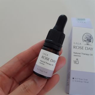 라라로즈데이 시즌2 천연 아로마오일 Y존 케어 속옷향수 이너퍼퓸 5ml  여성의 자존감을 UP시키자 — 4점을 준 리뷰어가 2021년 9월 올린 사용 사진