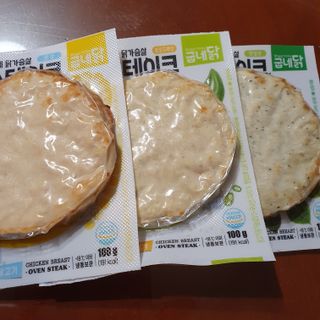 굽네몰 [굽네] 탱글탱글 닭가슴살볼 3종, 닭가슴살 오븐 스테이크 3종 — 4점을 준 리뷰어가 2021년 5월 올린 사용 사진