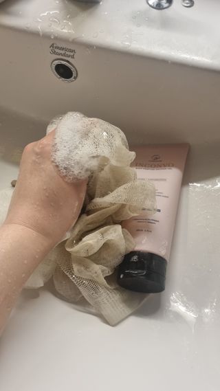 오투에니원 인컨보 바디 퍼퓸 샤워 젤 200ml — 4점을 준 리뷰어가 2023년 2월 올린 사용 사진