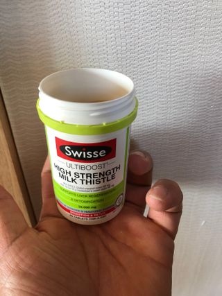 Swisse 스위스 고함량 밀크씨슬 35,000mg 60정 — 5점을 준 리뷰어가 2021년 11월 올린 사용 사진