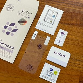 아클리브 Eco 항균 항바이러스 액정 보호필름(iPhone) — 4점을 준 리뷰어가 2022년 8월 올린 사용 사진