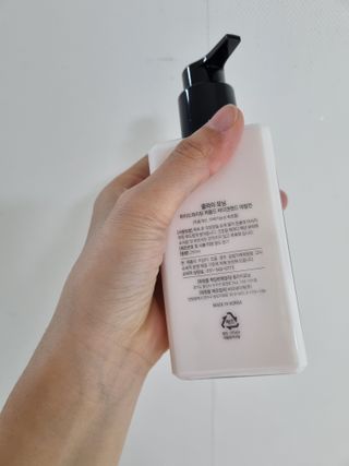 줄라이 모닝 _ JULY MORNING 줄라이모닝 하이드레이팅 퍼퓸드 바디앤핸드 에멀젼 — 5점을 준 리뷰어가 2021년 12월 올린 사용 사진