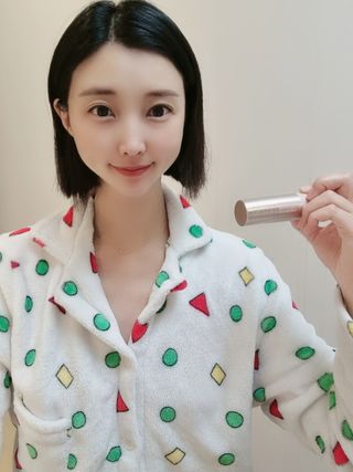 바르는뷰티 데생멀티밤 식물유래성분 97 저분자콜라겐 피부수분 미백 주름개선 멀티밤스틱 — 5점을 준 리뷰어가 2021년 11월 올린 사용 사진