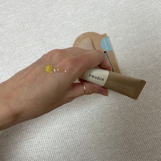 [후르디아] 올리브영 착한보습 비건 립버터 2종 — 5점을 준 리뷰어가 2022년 11월 올린 사용 사진