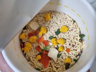 NISSIN 닛신 컵누들  4종 - 씨푸드오리지날, 씨푸드 스파이시, 씨푸드 커리, 씨푸드 XO소스 — 5점을 준 리뷰어가 2022년 11월 올린 사용 사진