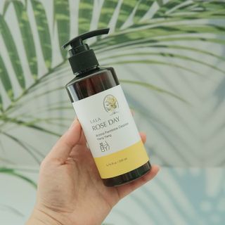 라라로즈데이 시즌2 여성청결제 200ml 아로마 페미민 클렌저, 독일더마인증 — 5점을 준 리뷰어가 2021년 8월 올린 사용 사진