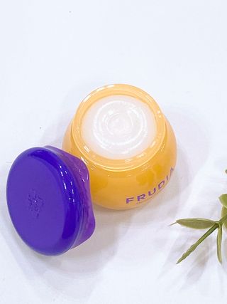 틱톡 [후르디아] 튼입술해결템 올리브영 블루베리 하이드레이팅 허니 립밤 — 4.5점을 준 리뷰어가 2024년 3월 올린 사용 사진
