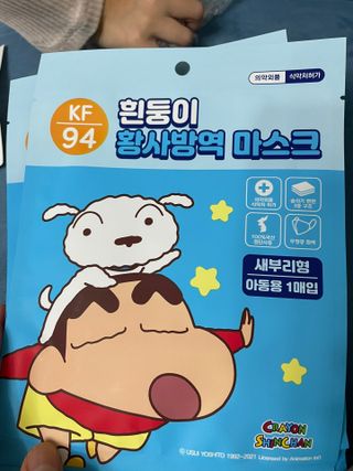 [숨그림]  덴탈마스크 짱구 우리아이 그리고 내가 쓰는 믿을수있는 케릭터 마스크  16종 — 5점을 준 리뷰어가 2021년 10월 올린 사용 사진