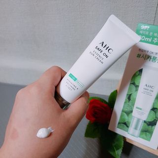 [AHC] 세이프온 에센스 선크림 올리브영 스페셜 증정 기획세트 — 5점을 준 리뷰어가 2022년 6월 올린 사용 사진