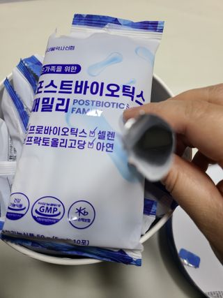 서울약사신협_포스트바이오틱스패밀리_5g x 100포 — 5점을 준 리뷰어가 2021년 3월 올린 사용 사진