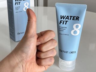 나우 [리브엠]피부 속부터 겹겹이, 촘촘하게! 워터핏8중 수분착붙 크림 — 5점을 준 리뷰어가 2024년 12월 올린 사용 사진
