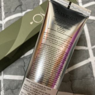올리브 오일 스킨케어 컴퍼니 [OOSC] 보송보송한 내추럴리 너리시드 핸드크림 125ml — 5점을 준 리뷰어가 2021년 4월 올린 사용 사진