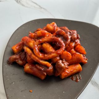 화끈한녀석들 새오똥400g 새우,오징어,똥집 볶음요리 소스,밀떡, 참기름 포함 — 5점을 준 리뷰어가 2022년 11월 올린 사용 사진