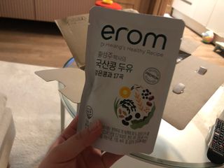 이롬 황성주 박사의 국산콩 두유 검은콩과 17곡 프리미엄 — 5점을 준 리뷰어가 2021년 5월 올린 사용 사진