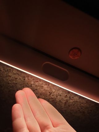 아카라 어두울 때만 켜지는 스마트 무선 센서등 — 5점을 준 리뷰어가 2021년 10월 올린 사용 사진