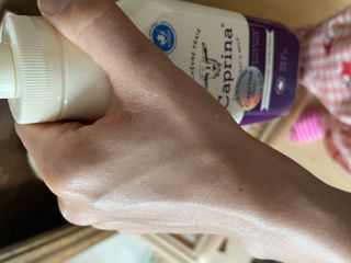 [카프리나]프레쉬 산양밀크 어메이징 바디로션 350ml (시어버터 향) — 5점을 준 리뷰어가 2023년 7월 올린 사용 사진