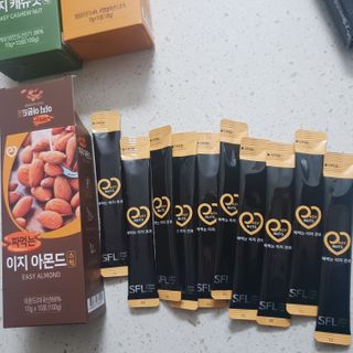 짜먹는 이지견과 짜먹는 이지아몬드, 짜먹는 이지허니피넛, 짜먹는 이지캐슈넛 각 10g X  10포 — 5점을 준 리뷰어가 2021년 3월 올린 사용 사진