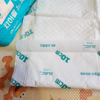 아베크 펫 와이드 프리미엄 대형 애견 강아지 배변 패드 30매 1팩 80g — 5점을 준 리뷰어가 2021년 7월 올린 사용 사진