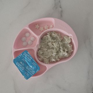 유비맘 캐릭터 실리콘 흡착 식판_색상 랜덤발송 — 5점을 준 리뷰어가 2021년 1월 올린 사용 사진