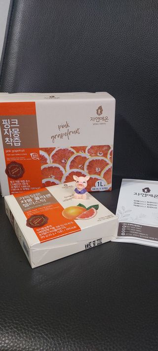 자연에온 핑크 자몽 착즙 100mL 10개입 1BOX +가 득담은 자몽 콜라겐 젤리스틱 1BOX — 4점을 준 리뷰어가 2021년 6월 올린 사용 사진