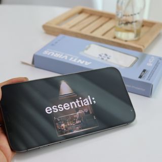 아클리브 Premium 항균 항바이러스 액정 보호필름(iPhone) — 4점을 준 리뷰어가 2022년 2월 올린 사용 사진