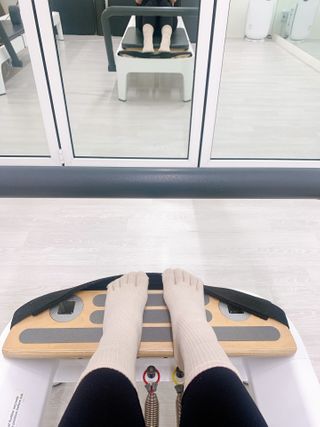 카우아이 필라테스 기어 / 스튜디오 운동을 도와주는 일체형 논슬립 발가락 양말 — 4.5점을 준 리뷰어가 2021년 3월 올린 사용 사진
