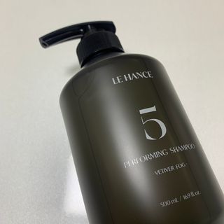 르핸스 퍼포밍 5 샴푸 비반트 포렛/베티버 포그 — 4점을 준 리뷰어가 2022년 12월 올린 사용 사진