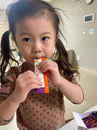 베거스코리아 [콜리케어] 키즈 홍삼콜리 딸기맛 14포 — 3점을 준 리뷰어가 2021년 11월 올린 사용 사진