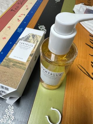 스킨1004 [SKIN1004] 마다가스카르 센텔라 라이트 클렌징 오일 200ml — 5점을 준 리뷰어가 2024년 7월 올린 사용 사진