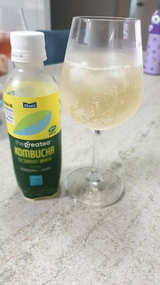 더그레잇티 콤부차 [매일유업] 더그레잇티 44kcal 콤부차 300ml *12개입 (오리지널 6개+베리리치 6개) — 5점을 준 리뷰어가 2023년 7월 올린 사용 사진