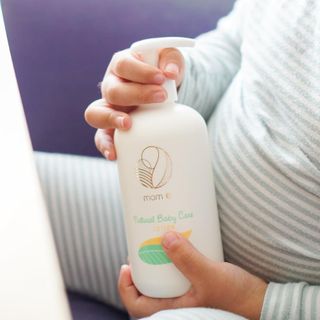 mom e 맘이 내추럴 베이비 케어 샴푸앤바스+로션 — 5점을 준 리뷰어가 2021년 1월 올린 사용 사진