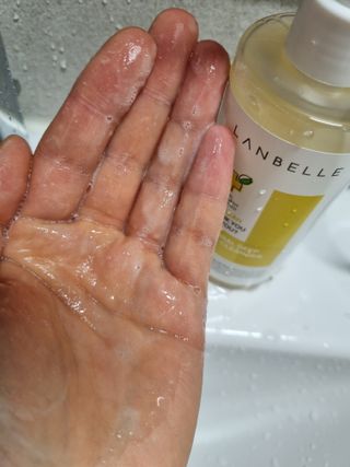랑벨 내츄럴 딥 포어 클렌저 210ml (저자극 약산성 천연 클렌징 젤) — 5점을 준 리뷰어가 2022년 4월 올린 사용 사진
