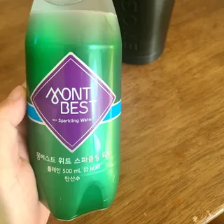 몽베스트 Montbest with Sparkling water Plain 20병 — 5점을 준 리뷰어가 2022년 12월 올린 사용 사진