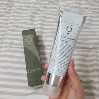 올리브 오일 스킨케어 컴퍼니 [OOSC] 보송보송한 내추럴리 너리시드 핸드크림 125ml — 5점을 준 리뷰어가 2021년 4월 올린 사용 사진
