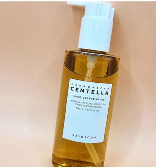 스킨1004 [SKIN1004] 마다가스카르 센텔라 라이트 클렌징 오일 200ml — 5점을 준 리뷰어가 2024년 8월 올린 사용 사진