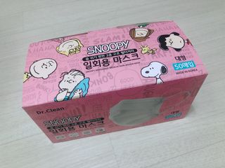 JHWORLD 스누피 마스크 정품 스누피 닥터클린 국내 아동용 성인용 3중 MB필터 일회용 덴탈마스크 50매 — 5점을 준 리뷰어가 2021년 9월 올린 사용 사진