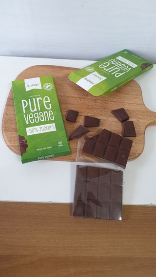 당류2g 자일리톨로 단맛을낸 슈카 퓨어비건 무설탕초콜릿 Xucker vegan 2개입 — 5점을 준 리뷰어가 2021년 4월 올린 사용 사진
