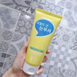 IO 아이오 오늘도 넌 눈부셔 - 데일리 스크럽 클렌징폼 — 4점을 준 리뷰어가 2021년 2월 올린 사용 사진