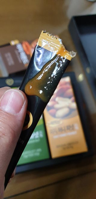 짜먹는 이지견과 짜먹는 이지아몬드, 짜먹는 이지허니피넛, 짜먹는 이지캐슈넛 각 10g X  10포 — 5점을 준 리뷰어가 2021년 3월 올린 사용 사진