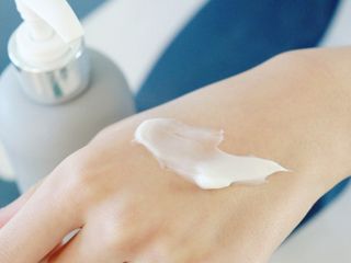 엠디스픽 무향 바리스타 핸드크림 울트라 고보습 대용량 펌핑 245g — 3점을 준 리뷰어가 2022년 12월 올린 사용 사진