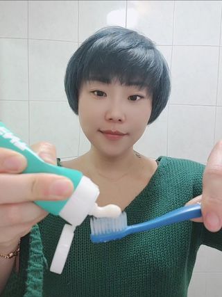 리퀴덴트 오랄케어 온가족용 리퀴덴트 더더 오랄케어 무불소 치약 + 임상시험완료 이중 미세 엠보싱 칫솔 올데이세트 — 5점을 준 리뷰어가 2020년 12월 올린 사용 사진