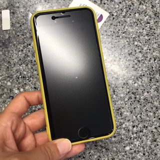아클리브 Eco 항균 항바이러스 액정 보호필름(iPhone) — 4점을 준 리뷰어가 2022년 7월 올린 사용 사진
