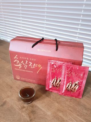 서울약사신협_프리미엄 6년근 홍삼진액_70mlx30포 — 5점을 준 리뷰어가 2021년 2월 올린 사용 사진