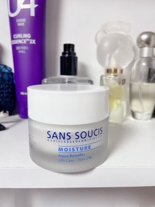 산수시 아쿠아 베네핏 24h 수부지 물광 속건조 수분크림 50ml — 5점을 준 리뷰어가 2021년 7월 올린 사용 사진