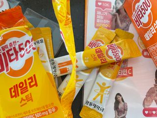 광동생활건강 [제니에디션] 비타500데일리스틱 gift set 60포+제니굿즈 3종+쇼핑백 — 5점을 준 리뷰어가 2021년 11월 올린 사용 사진
