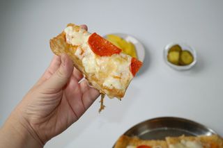 [푸딩팩토리] 페스츄리 피자 4종 택3_파이브 치즈/페퍼로니 비프칠리/고추베이컨 포테이토/허니고르곤졸라 — 5점을 준 리뷰어가 2022년 7월 올린 사용 사진