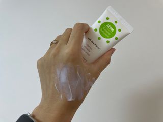 메타포레 12PM  카밍 선스크린 — 5점을 준 리뷰어가 2021년 8월 올린 사용 사진