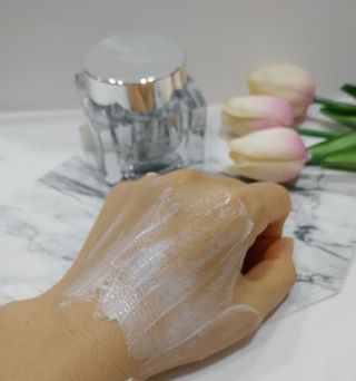 아이디플라코스메틱 아이디 페이스핏  시그니처 크림 50ml — 5점을 준 리뷰어가 2021년 10월 올린 사용 사진