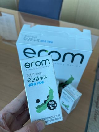 이롬 erom 황성주박사의 국산콩 두유 검은콩 고칼슘 — 5점을 준 리뷰어가 2020년 12월 올린 사용 사진